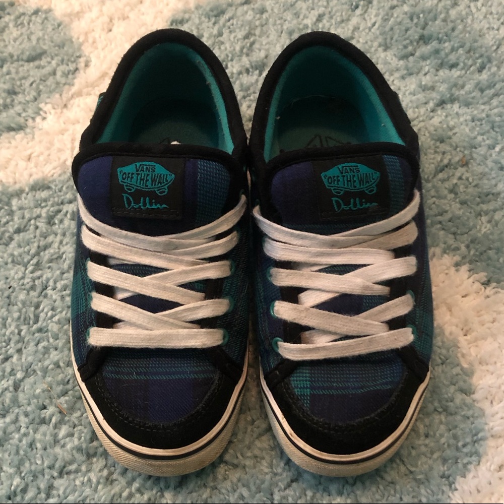 Vans size 6 Dollin plaid skate shoes